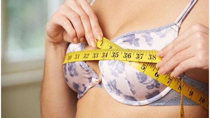 Mesure des seins avant augmentation de graisse